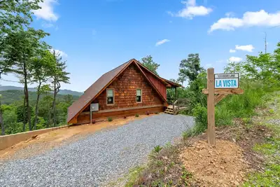 Image de Romantic retreat with spectacular mountain view.