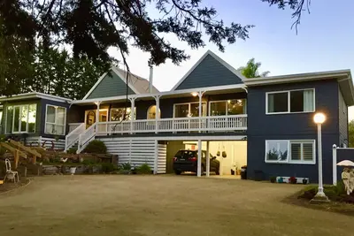 Image de Hamptons In Rye - 3 Mins from Famous Hot Springs! Pet Friendly