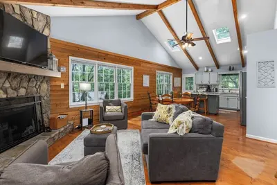 Image de Extraordinary Family Escape! Game Room, Walk to Lake and Park