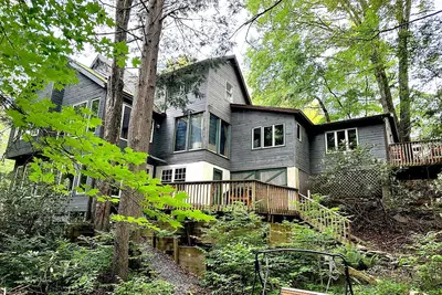 Image de Enchanting Forest Retreat