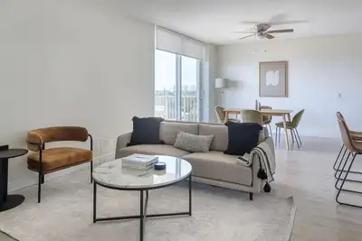 Image de Chic Coral Gables 2br w/ Gym, Pool & W/D, nr Shopping, by Blueground