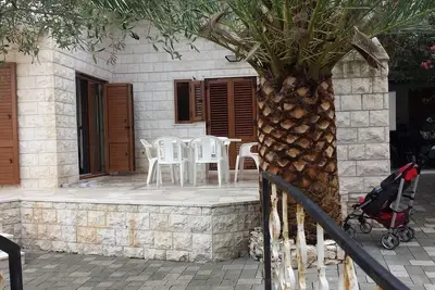 Image de Appartement de quatre chambres avec la terrasse Supetar, Brac (A-21110-a)