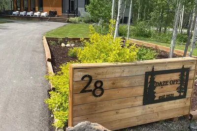 Image de Daze Off - Modern Cabin at Pigeon Lake (Pet Friendly)