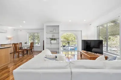 Image de Stylish Apartment Overlooking Majestic Tree Lined Park, 5 Mins Walk to Zoo