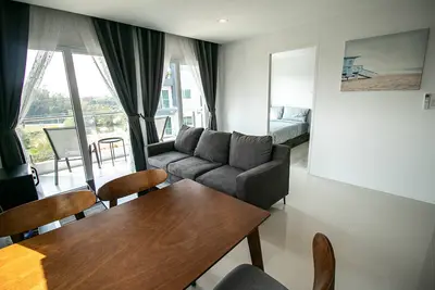 Image de Family 3 bdrm Sunset view, Balcony, Near the beach, Wi-Fi, Pools, Gym & Kitchen
