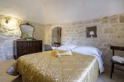 Image de Maison de vacances \"Il Trullo Bello Ostuni\" avec 2 terrasses privées, jardin privé & A/C