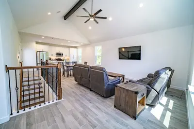 Image de Modern Home by College, Medical Center & Stadium