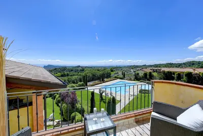Image de Loft la Torretta with lake view and pool