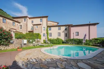 Image de Appartement en ville  / village à Camaiore avec 2 chambres à coucher, 4 couchages