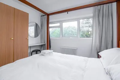 Image de Beautiful Stylish Two Bedroom Apartment in Epsom!