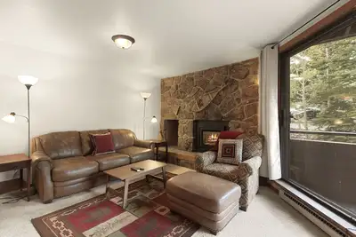 Image de Walk to the Marina and Amph in this central 2 Br Condo!