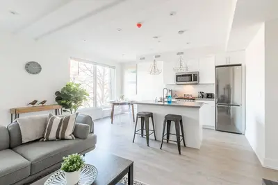 Image de Bloor West Apartment Near High Park