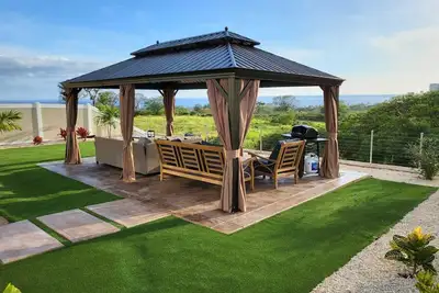 Image de 4br/3ba Ocean/Sunset Views Family Home Near Beach w/Private Hot Tub & Games