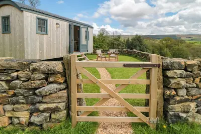 Image de Sheep Cote Shepherds Hut, romantic, with a garden in Stokesley