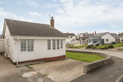 Image de 31 Sisial Y Mor, country holiday cottage, with open fire in Rhosneigr