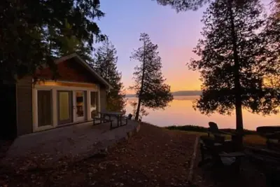 Image de Family Cottage With Spacious Lakeside Cabin.