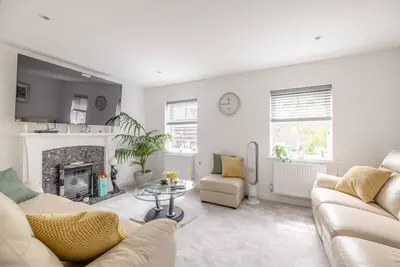 Image de Stylish 3-Bed House in Langley | Driveway Parking!