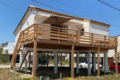 Image de Chalet sur pilotis, esprit film 37°2, Gruissan Plage WiFi