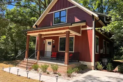 Image de The Uptown Cottage. 1 mile to uptown!