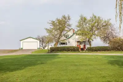 Image de Quiet Farmhouse centrally located between Yellowstone and Jackson Hole and more