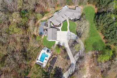 Image de Breathtaking estate inground pool and hot tub sleeps 16-20! IWedding venue onsite