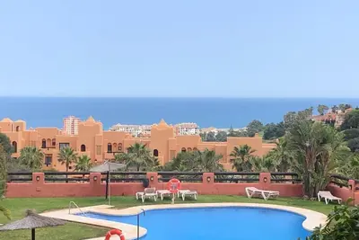 2 bed Duquesa with superb views of Sea, pool and countryside sleeps 6