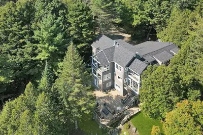 Image de Luxury on Glen: 6br Retreat w/ Sauna, Hot Tub & Waterslide!