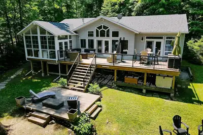 Image de Glamorous and beautifully appointed cottage!