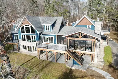 Image de Percy Lake Private Lakehouse- 6 bedrooms, 7 bathrooms - Sauna