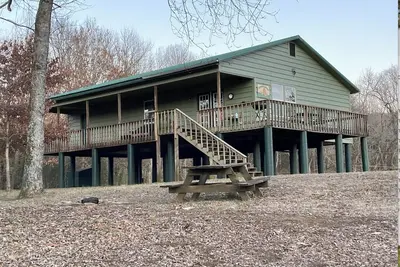 Image de Mulberry River front cabin near Atv/Ohv trailheads at Cass, Arkansas. Save 10% each day when booking 5 days or more.