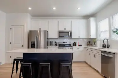 Image de Modern Eagle Mountain Townhome