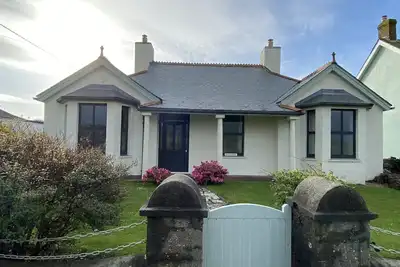 Image de Gorgeous Renovated Edwardian Cottage With Stunning Huge Modern Living/dining