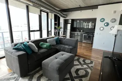 Image de Gorgeous 2 bed sleeps 5 w/ surreal view downtown laundry wifi