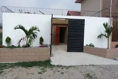 Image de House 2 story 3 planter's at front beige& Brown color