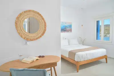 Image de Sea-side Villa Hydroussa by Andros Homes, ideal for a relaxing retreat.