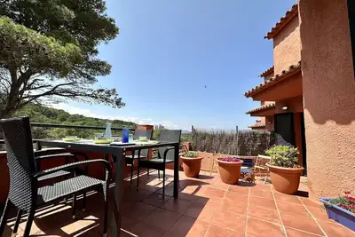 Image de Maison jumelée avec trois chambres dans une urbanisation avec jardin et piscine