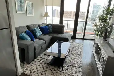 Image de Gorgeous two bed across from jets arena