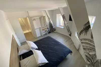 Image de Appartement-Jeannot-en Ville-Douche-Vue ville
