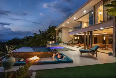 Image de Designer Villa W/ Exhilarating Ocean Views -