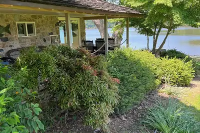 Image de Stone Riverside Cottage  is just a few steps from the Sassafras Rivers edge