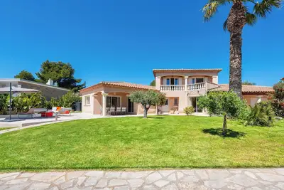 Image de Villa Pitou, Var - La Londe, piscine, 200m de la mer, calme, tout se fait à pied