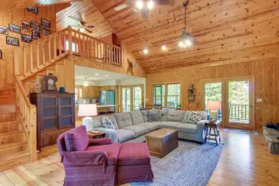 Relaxing Saluda Home Near Waterfall Trails!