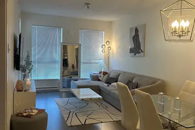 Image de Luxury condo living, top floor furnished 1 bd 1 bath with outdoor pool