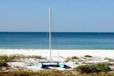 Image de Furnished, Large 1 Bedroom, 1 Bath Beachfront Condo on #1 Beach in the U. S