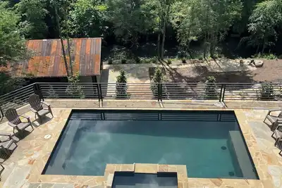 Image de Buddha Blue Ridge River\nLuxury unique cabin riverfront \nPool and spa