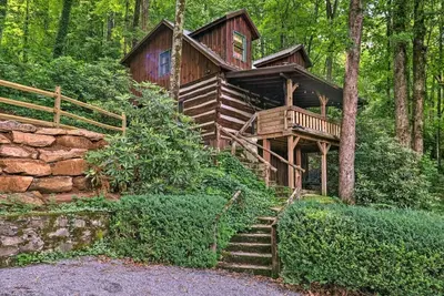 Image de Historic 1850s Log Cabin:  Enjoy the holiday season in the Smokies. ❄️☃️❄️