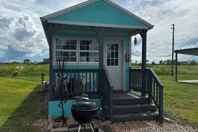 Image de Funny Farm Tiny Cabin