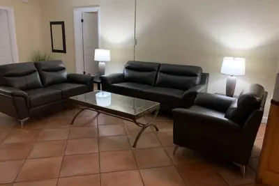 Image de New Listing! 2 bed/2 bath Condo-1000sq ft! Only a 5 min walk beach! Great views!