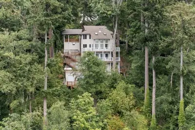 Image de Spectacular Waterfront Refuge