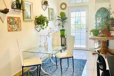 Image de 2 Bed Rm Xl Loft with Rooftop near Beach & Airport